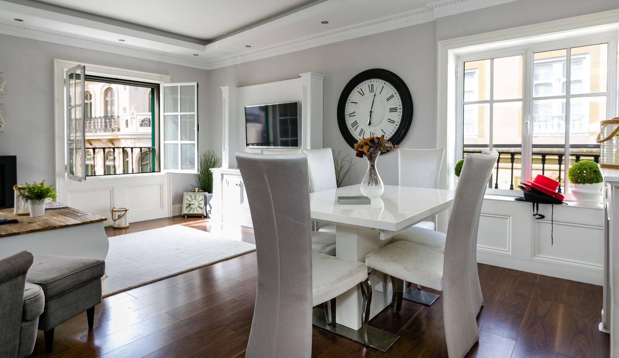 3 Bedrooms Luxury Penthouse With Views. The Location In
