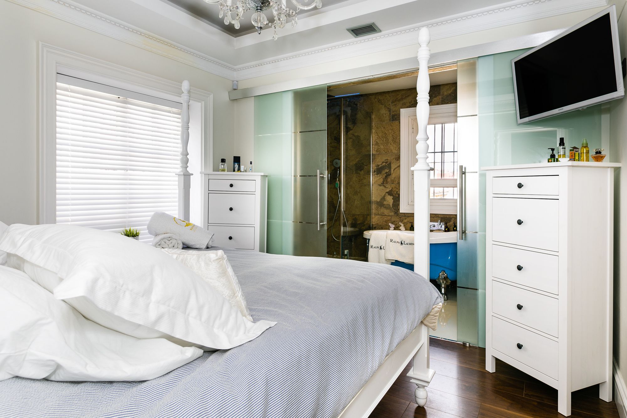 3 Bedrooms Luxury Penthouse With Views. The Location In *