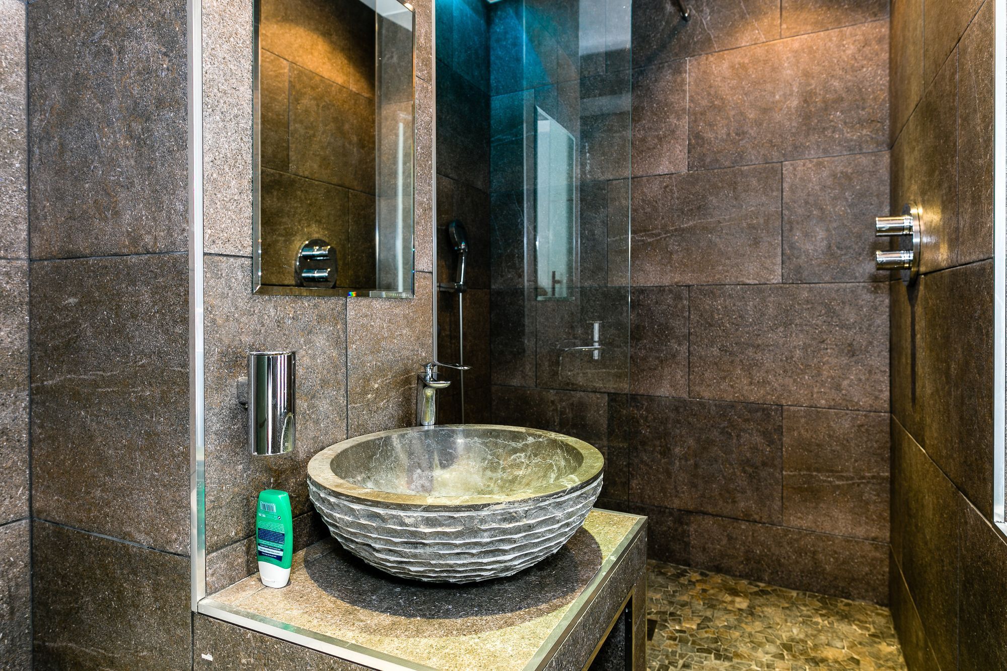 3 Bedrooms Luxury Penthouse With Views. The Location In Appartement *