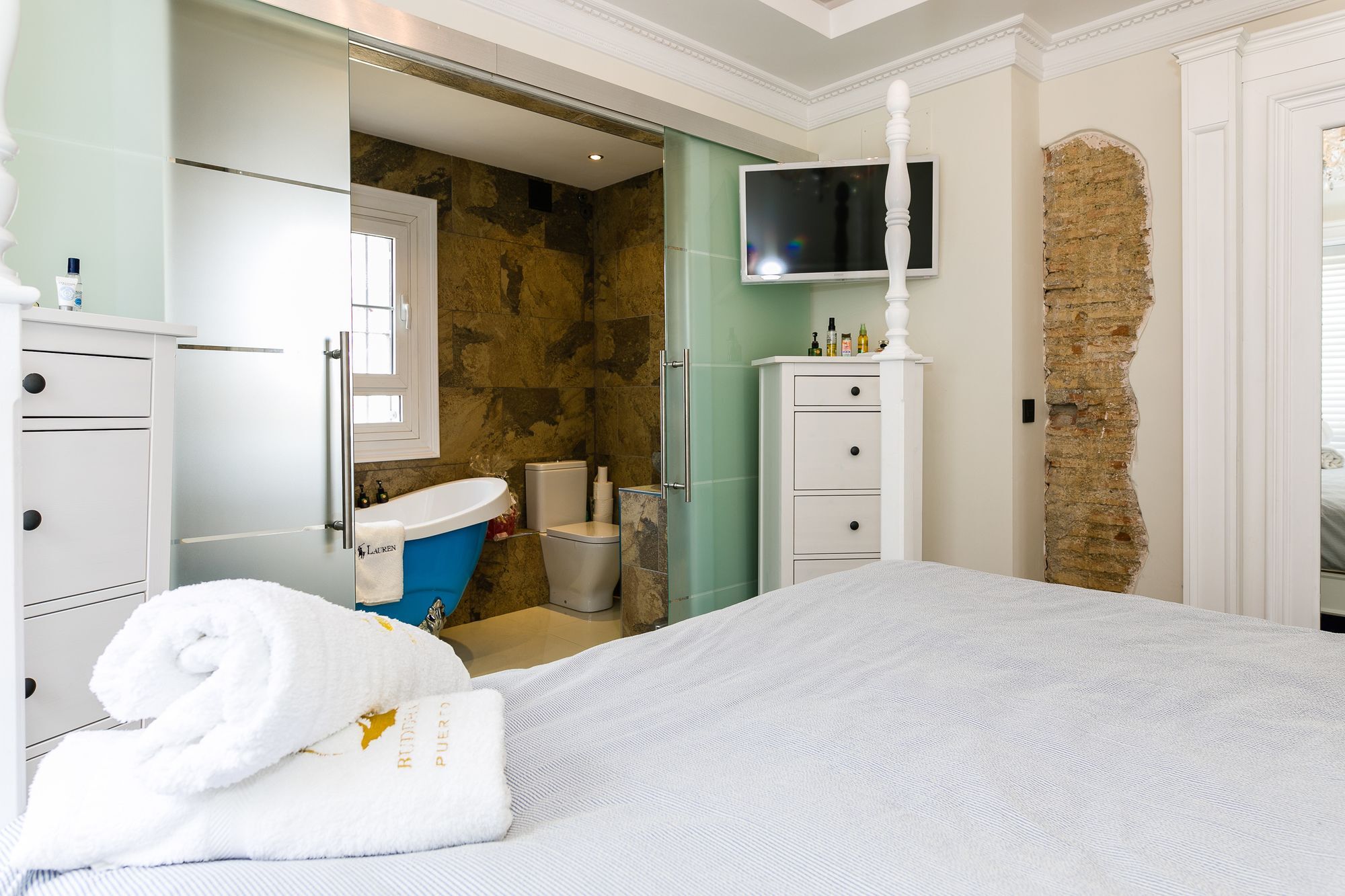 3 Bedrooms Luxury Penthouse With Views. The Location In