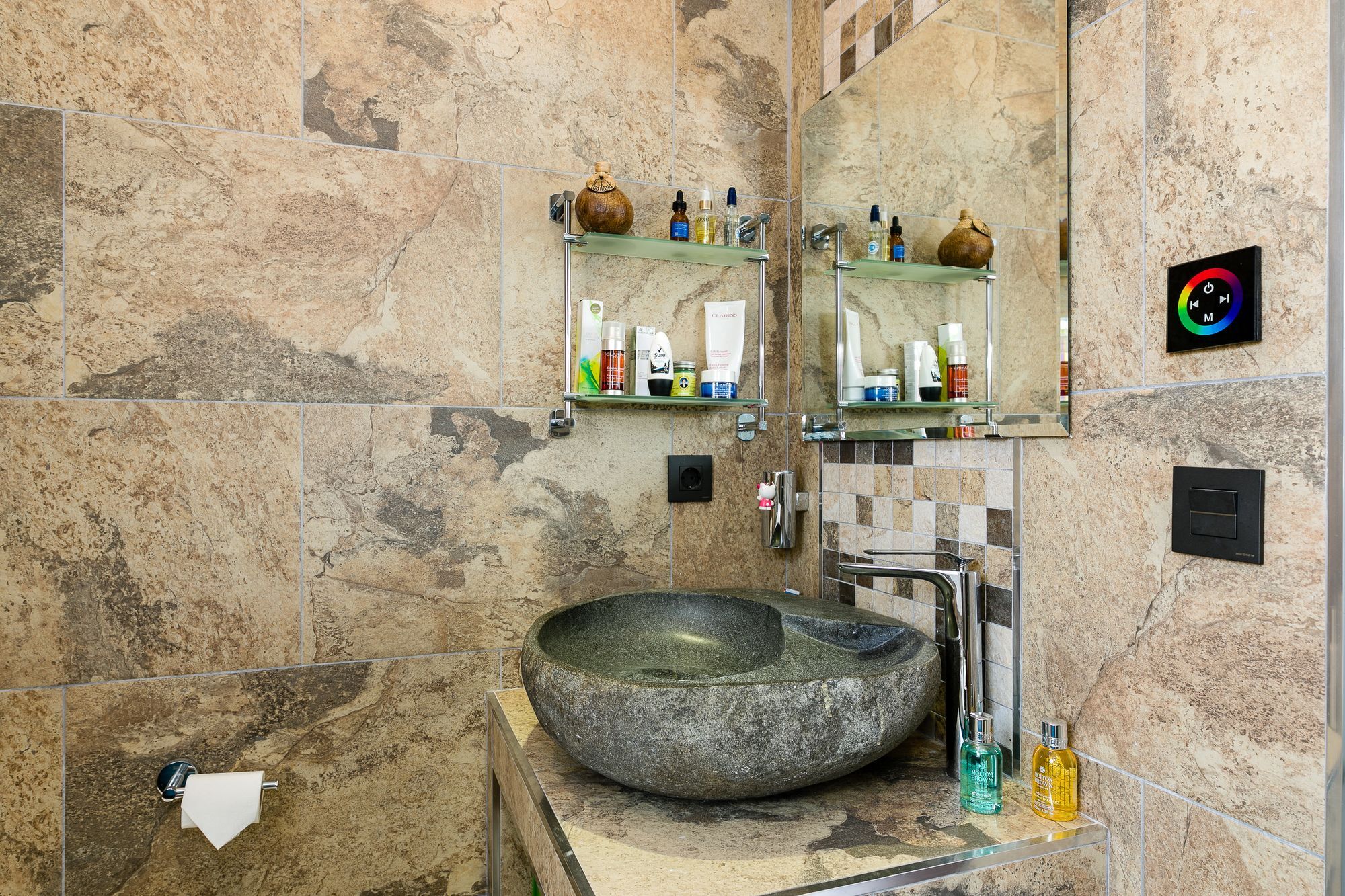 3 Bedrooms Luxury Penthouse With Views. The Location In Apartment *